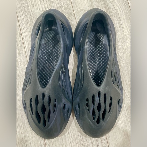 Authentic Yeezy foam runners size 10 great condition. Color midnight Blue/black - Picture 15 of 15